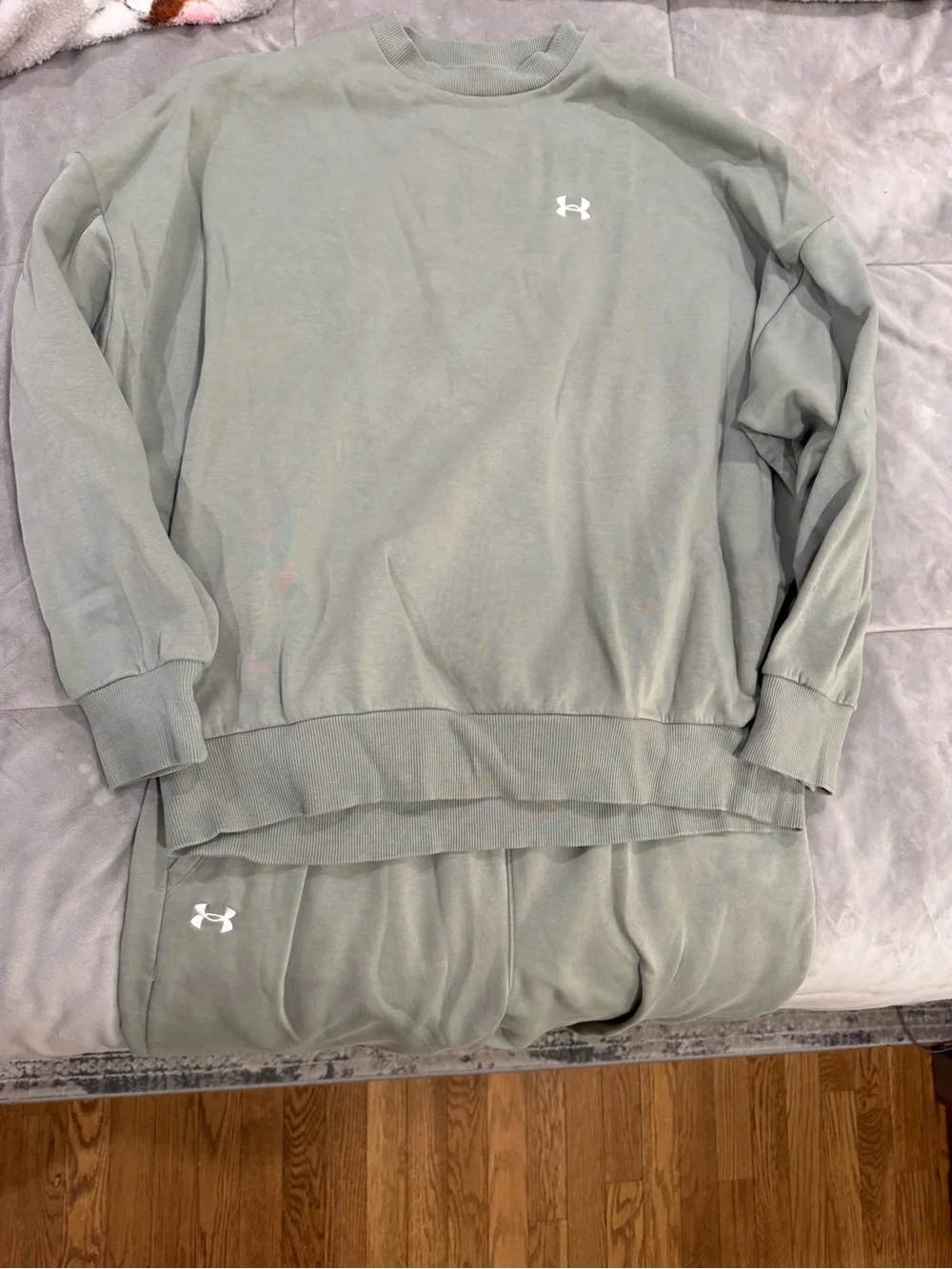Under Armour Olive Green Crewneck Sweatshirt Set with matching joggers